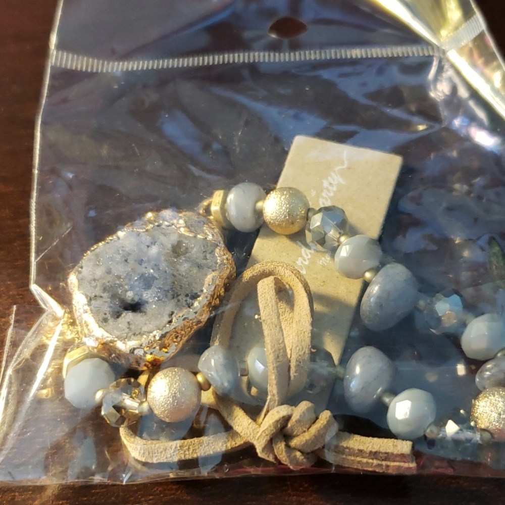 Electroplated natural raw stone bracelet - Picture 2 of 5